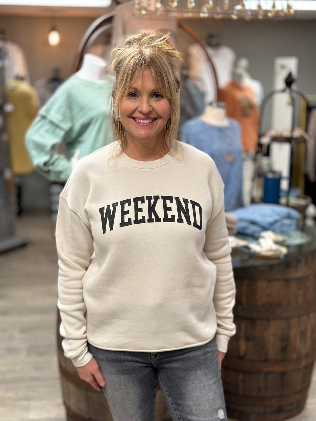 Weekend Graphic Sweatshirt – Evergreen Boutique